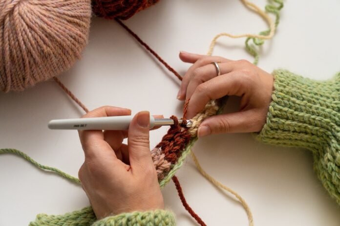 Tejiendo a crochet, un buen negocio en auge